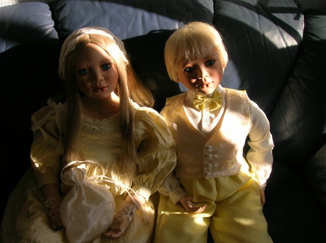 "Но как же вы могли так раздвоиться? Две половинки яблока различней." Близнецы от Кристин Оранж