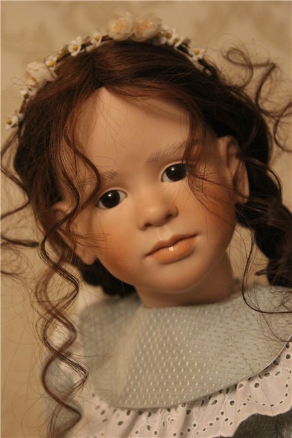 Альберта (Alberta) - фарфоровая красавица из коллекции Signature от Ruth Treffeisen, 1996 г (фото 10)