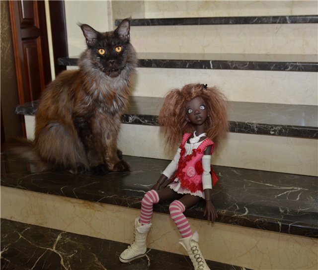 Tobi dark tan human от Kaye Wiggs