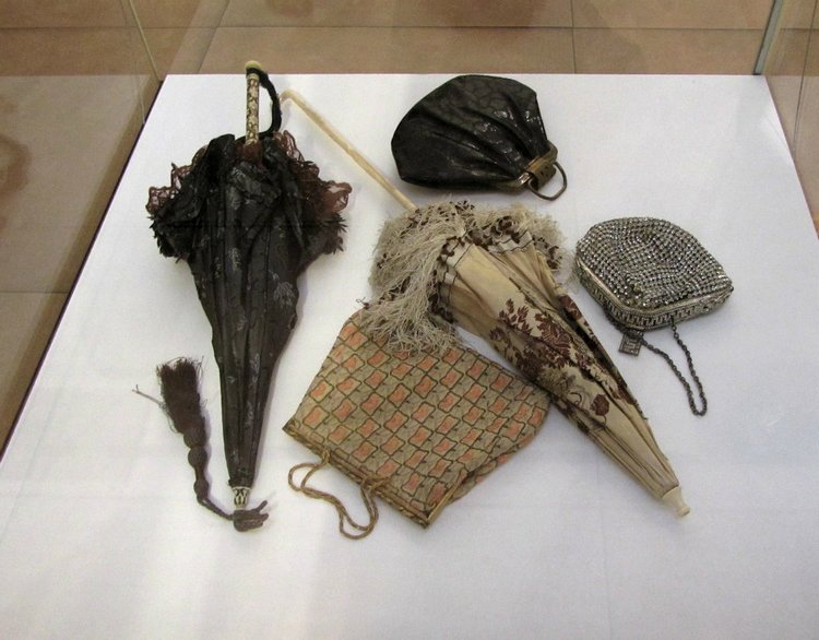 «Мода по-взрослому. Истории из кукольного гардероба» - выставка в Музее-заповеднике «Царицыно» - продолжение - 6-ой зал.