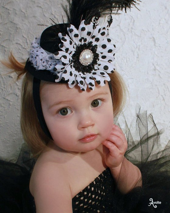 Миниатюрная шляпка в центре внимания | Бэйбики Миниатюрная шляпка в центре внимания