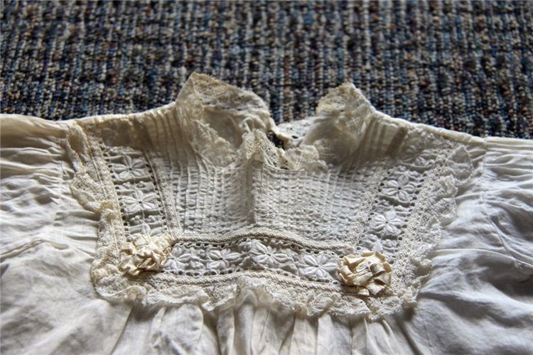 "Meine Tochter ist 6" Антикварный гардероб для карманной куколки (фото 3)