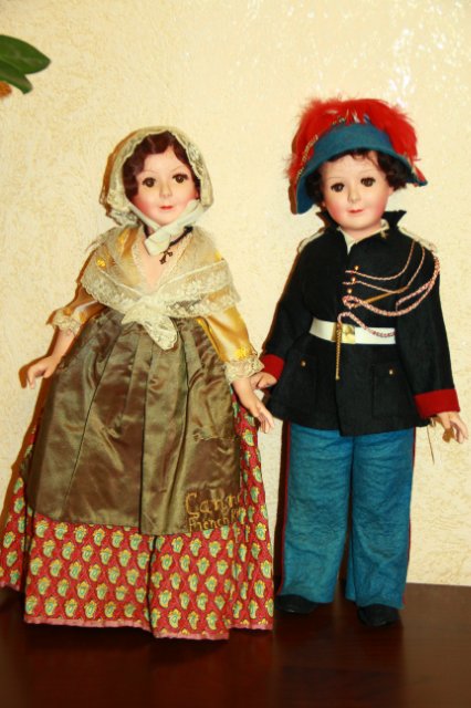 Жемчужины моей коллекции антикварная французская пара Petitcollin и кубинка 1970-х ивановской фабрики игрушек