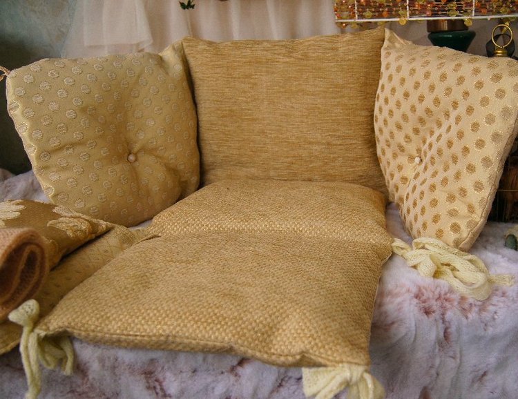 Очень мягкая мебель для кукольного интерьера. Уютная фотосессия с продолжением (фото 8)