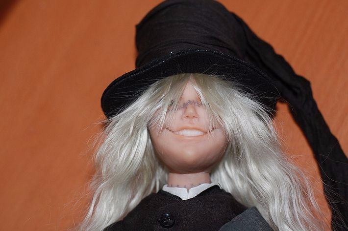 Гробовщик - герой аниме "Kuroshitsuji" ("Тёмный Дворецкий") и кукла