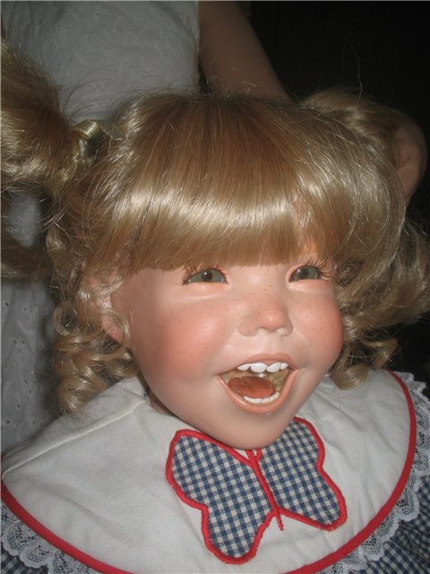 Виниловая азиаточка от Сюзан Липпл