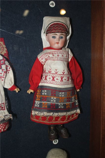 Антикварные куклы в музее барона Штиглица