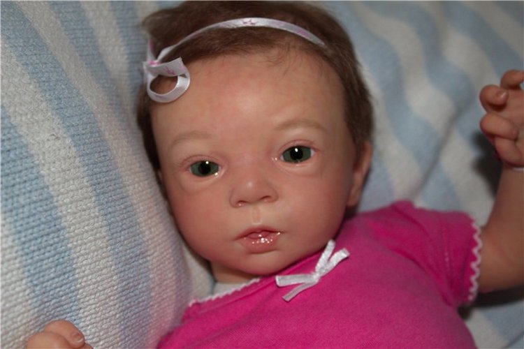 Маленькая пуговка Аделиночка (фото 2)