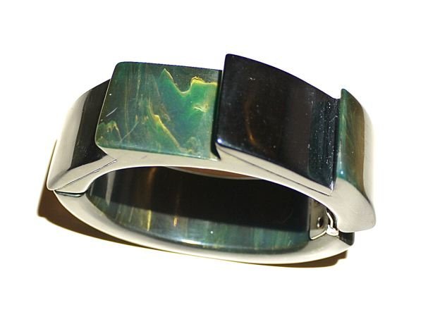 Славный пластик "бакелит"! У него отменный вид! Или возвращение бакелитового болванчика