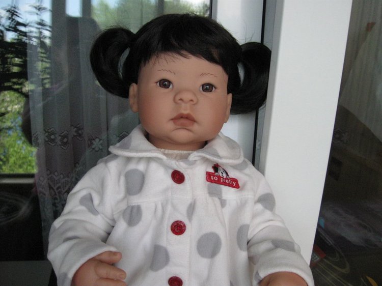 Азиаточка Миддлетончик и её любимые игрушки