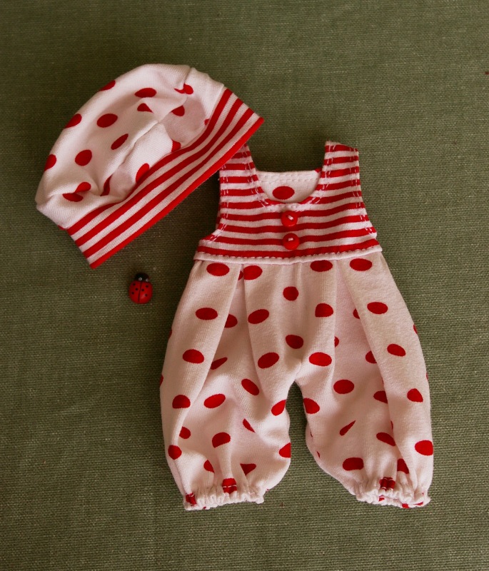 Новые костюмчики для маленький BJD