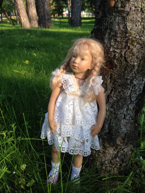 Сири в сосновом лесу. Siri mini club A. Himstedt