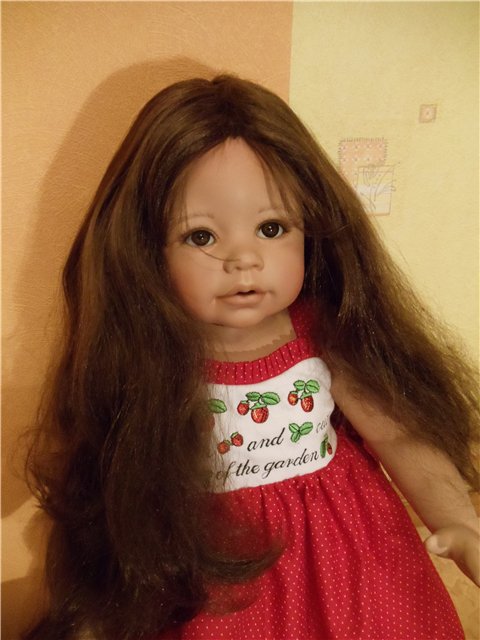 Любите ли Вы Клубничку так, как люблю ее я???? Фарфоровая кукла от Моники Левениг (фото 2)