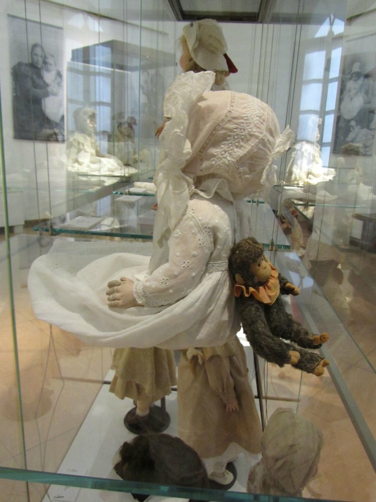 «Мода по-взрослому. Истории из кукольного гардероба» - выставка в Музее-заповеднике «Царицыно» - продолжение - 4-ый зал.