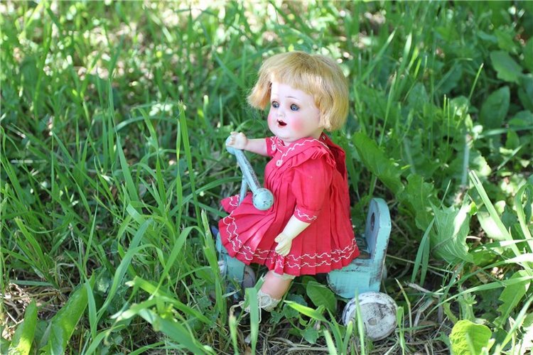 Характерная куколка от Heubach Koppesldorf