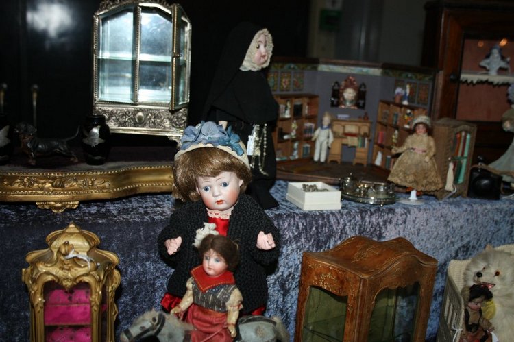 Выставка кукол, мишек тедди, кукольных домиков и миниатюры в Нидерландах 24-25 октября 2015 год. Часть третья - антикварки