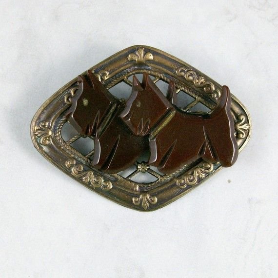 Славный пластик "бакелит"! У него отменный вид! Или возвращение бакелитового болванчика