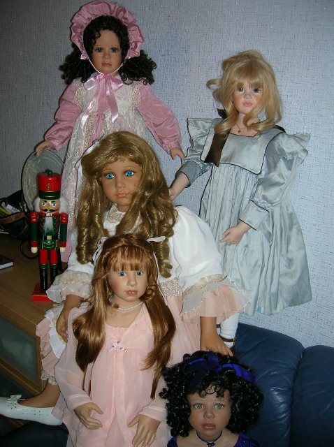 Очень синий топик или Королевский сапфир. Коллекционная фарфоровая кукла Наоми (Naomi) от Кристин Оранж