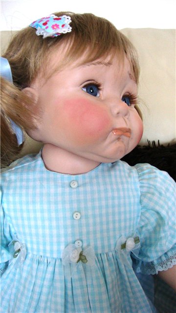 Фарфоровая помпушечка - куколка реплика "Winnie" от Cindy Marschner Rolfe