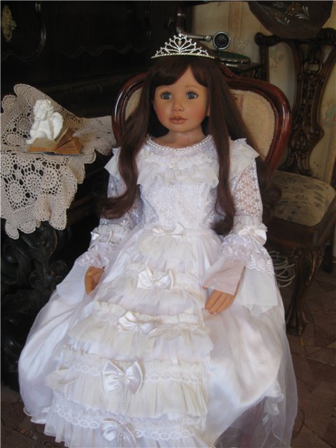 Комиссионка + ненужная занавеска + 5 метров кружева. Нарядное платье для куклы (фото 10)