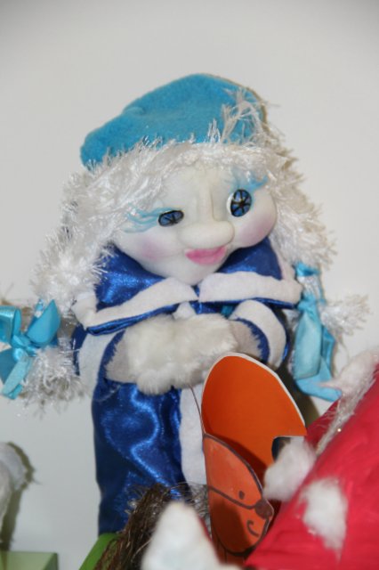 Необычные снеговики из обыденных вещей своими руками