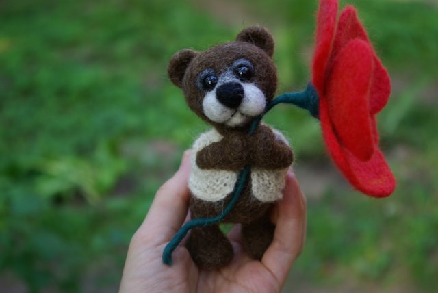 Маленькое приключение в саду цветов. Connie Lowe