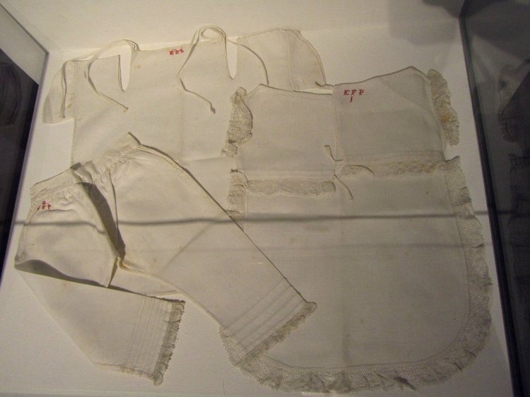 «Мода по-взрослому. Истории из кукольного гардероба» - выставка в Музее-заповеднике «Царицыно» - продолжение - детали. Часть