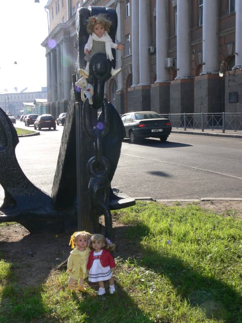 Триумфальное шествие крейсера Авроры по Неве. И как мы его с девчонками провожали. Gotz