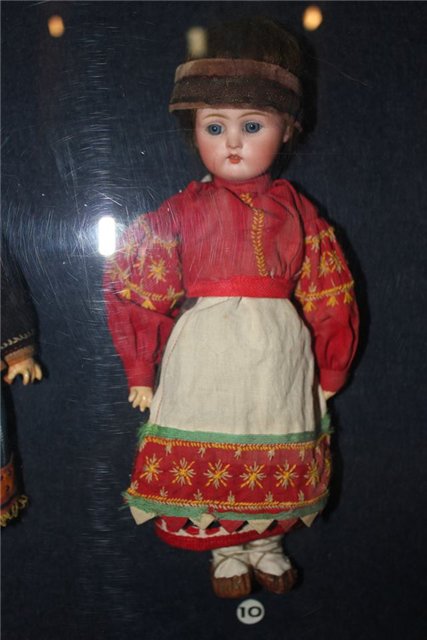 Антикварные куклы в музее барона Штиглица