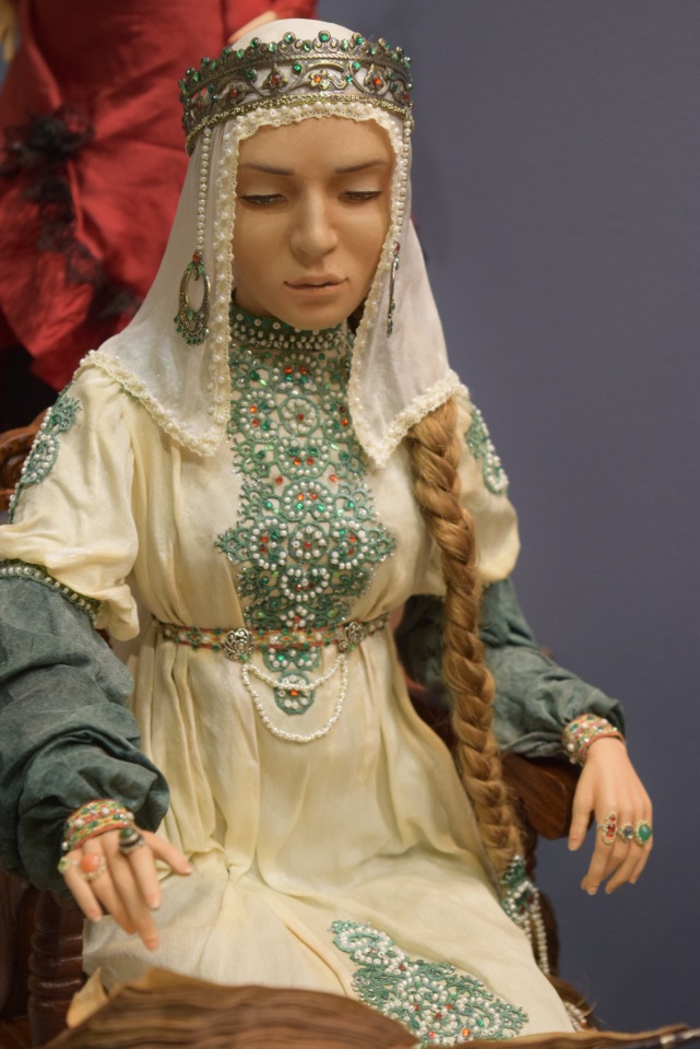 VII Московская международная выставка "Искусство Куклы". Портреты кукольной души или незримый диалог. Часть 2