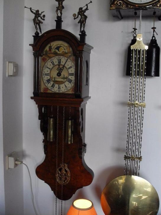 Старинные часы еще идут. Коллекция старинных часов