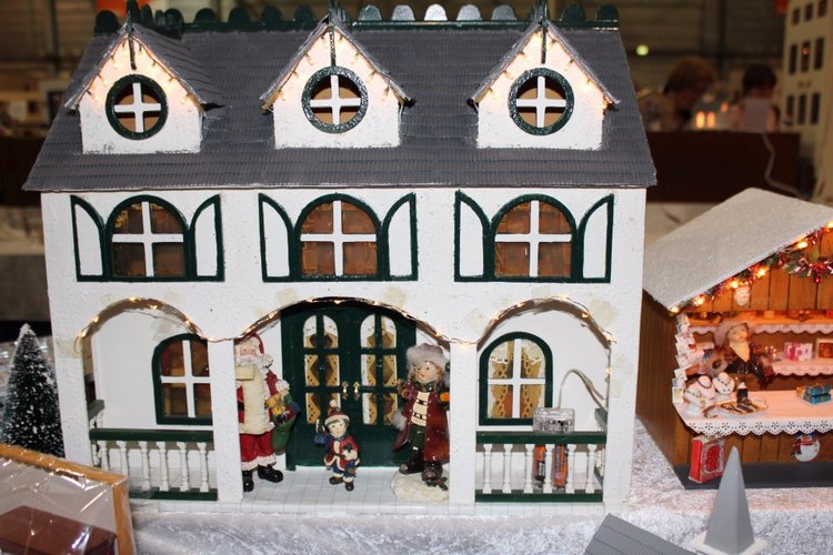 Все на выставку! Кукольные домики и миниатюра