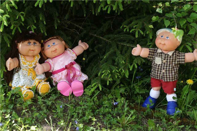 Капустная грядка отдыхает на даче. Cabbage Patch Kids