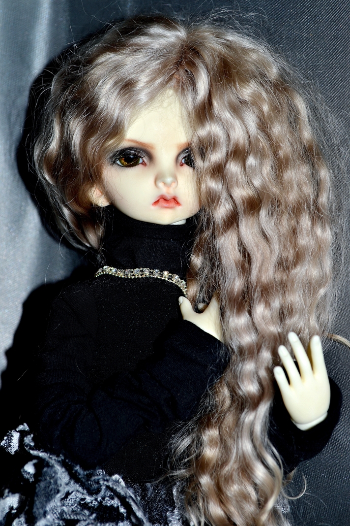 Моя серьёзная и непохожая на других BJD-девочка Aaron от Dollzone