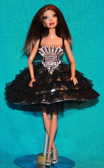 Серебро и черное - мода в нашем куклодоме