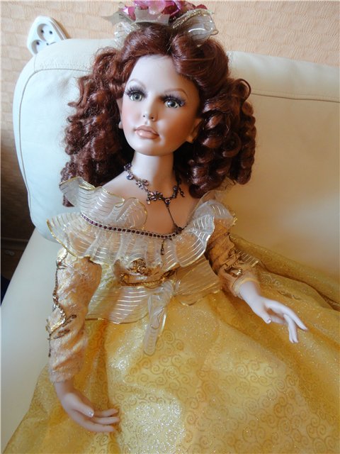 Ты провинилась...красотою! А это редкое богатство! Фарфоровая кукла Donna Rubert - София (фото 2)