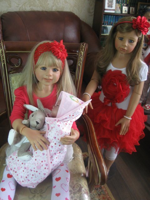 Мои малышки и их красивые няньки