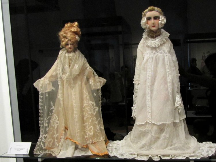 «Мода по-взрослому. Истории из кукольного гардероба» - выставка в Музее-заповеднике «Царицыно» - продолжение - 6-ой зал.