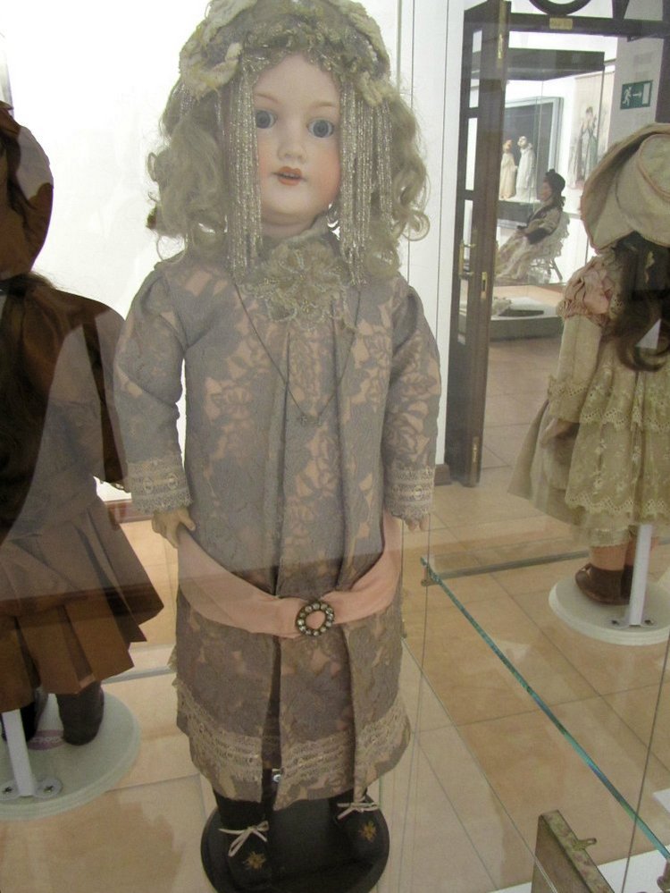 «Мода по-взрослому. Истории из кукольного гардероба» - выставка в Музее-заповеднике «Царицыно» - продолжение - 5-ый зал.