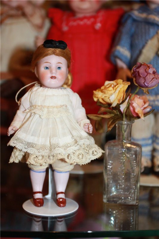 Подарки куклятам. Антикварное платье и парик