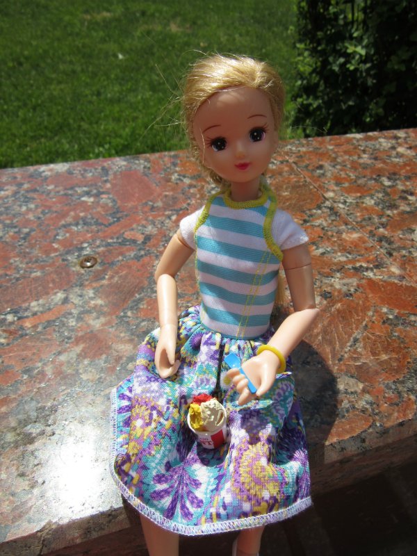 Всё я делаю с Хеленой...и диплом получаю тоже :)