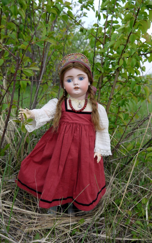 Старый сад и старая антикварная кукла (фото 4)