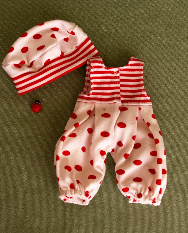 Новые костюмчики для маленький BJD