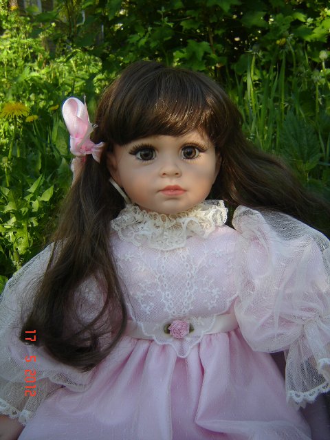 Две сестрицы Ллойда Миддлетона - настоящие принцессы