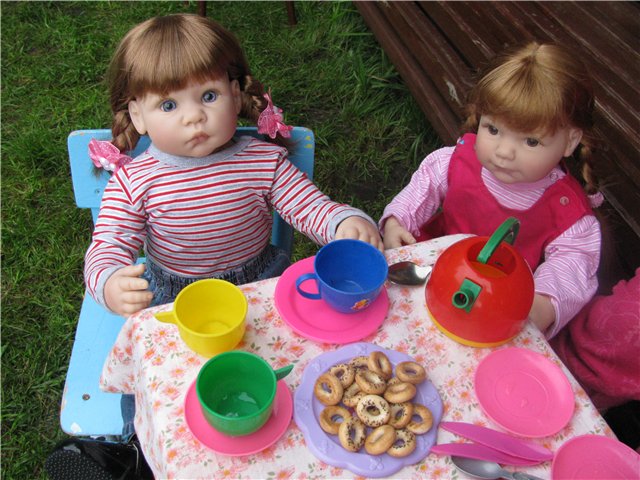 Мои лапушки на даче. Девчонки Мидлтошки на отдыхе