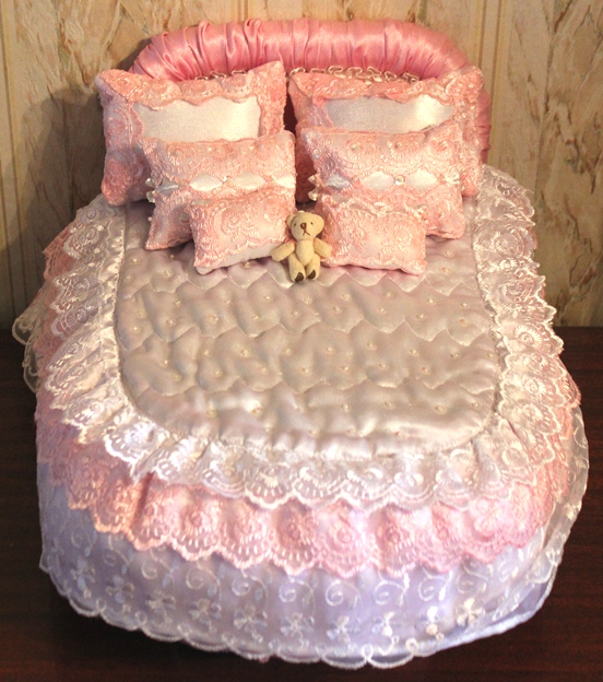 Двуспальная кровать для кукол