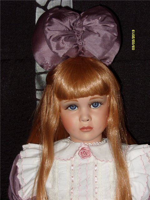 Серьёзная Алисса ,коллекционная ,фарфоровая кукла от Памелы Филлипс (для Seymour Mann) (фото 3)