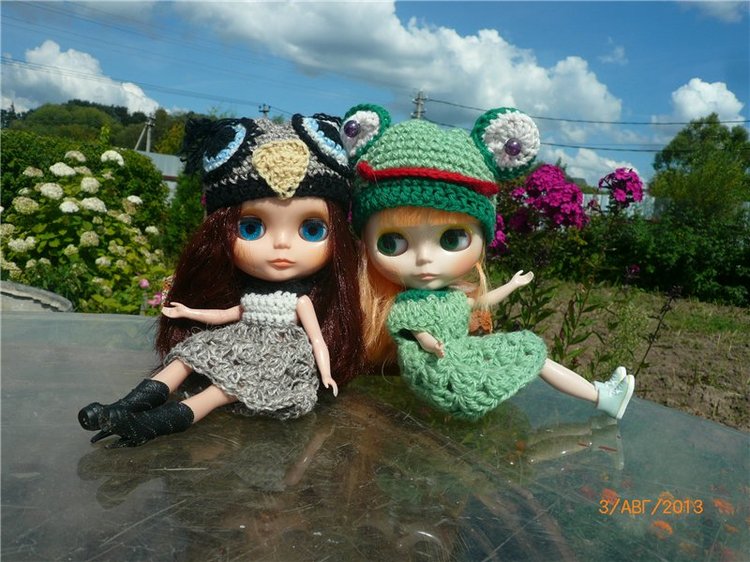 Для маленькой дочки я связала костюмчик :)