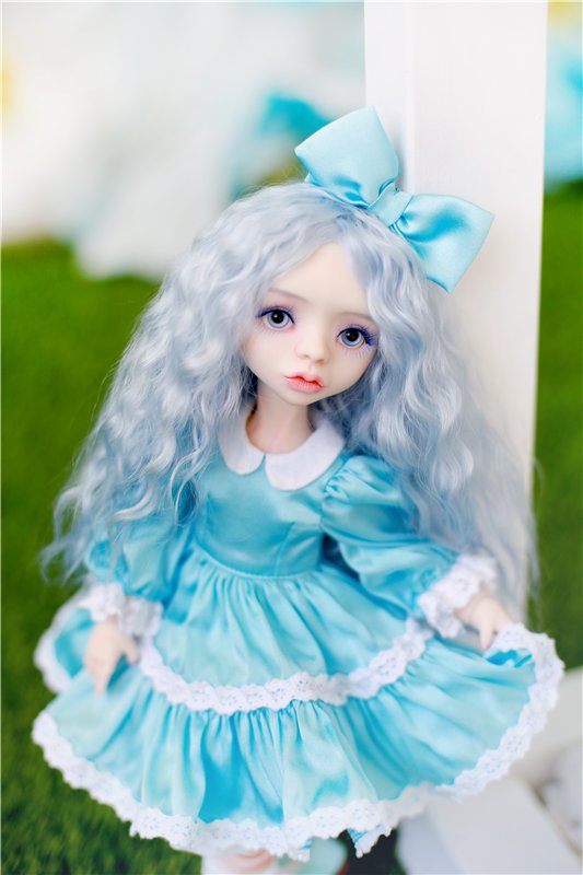 Девочка с голубыми волосами. Авторская шарнирная кукла (фото 2)