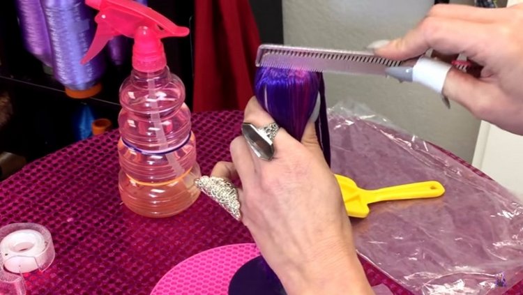 Выстригаем красиво чёлочку кукле (фото 2)